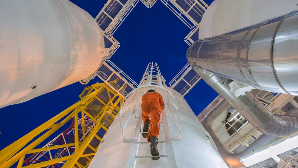 Rețea de țevi și senzori industriali