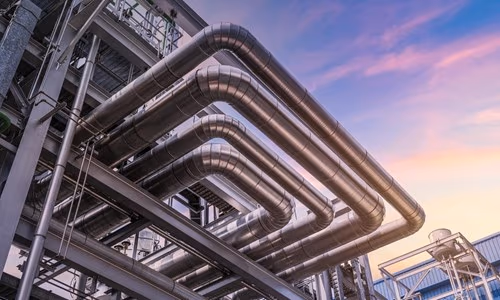 Detaliu conducte industriale din oțel